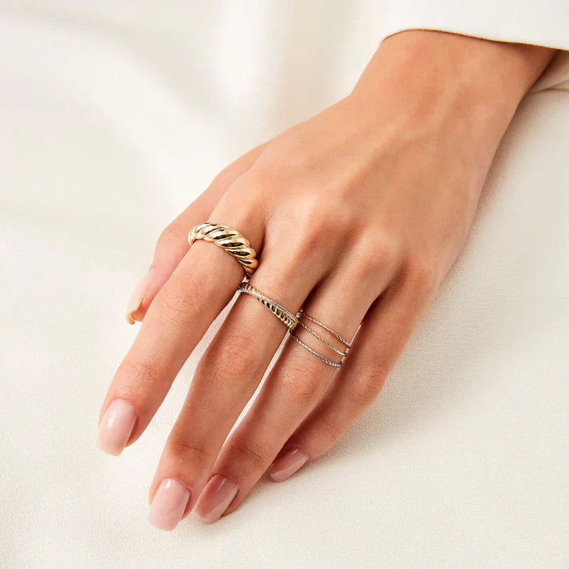 Croissant Ring | Gold