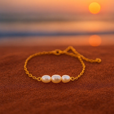 Wool | Bracelet with Three Pearls