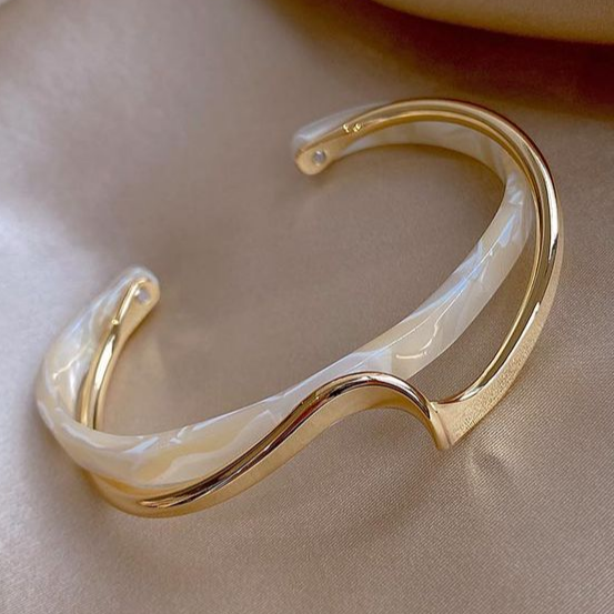 EVITA | MODERN WAVE CUFF