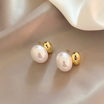 Vintage pearls Earrings by Aeri