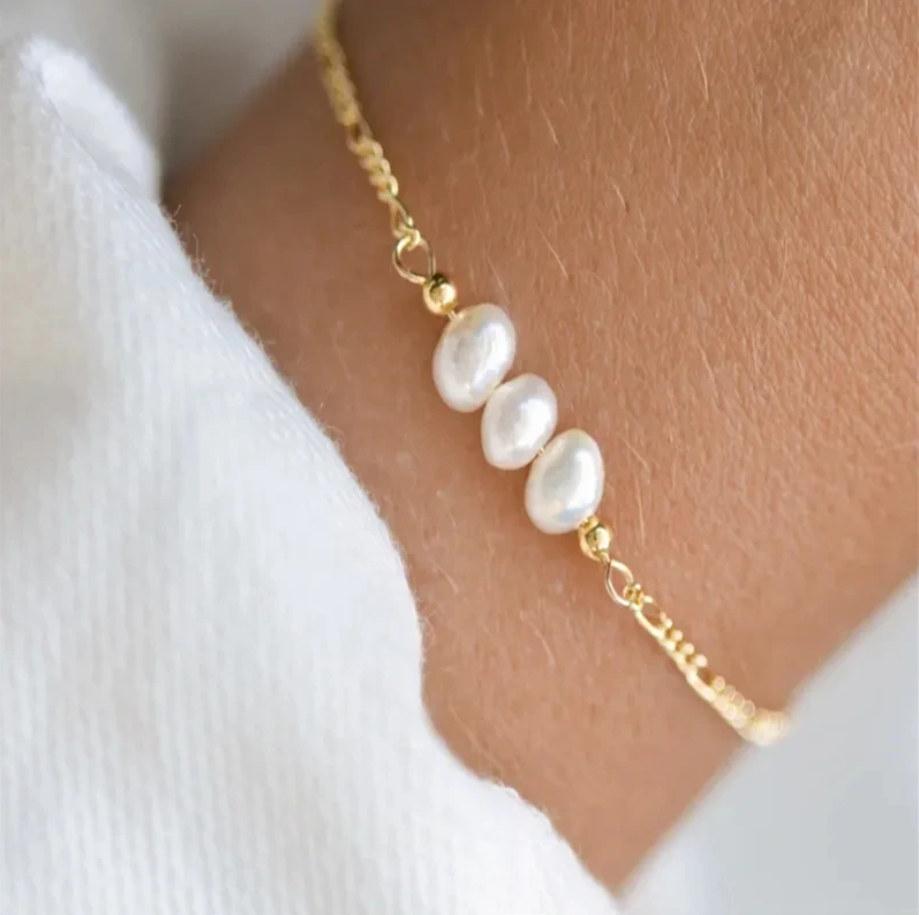 Wool | Bracelet with Three Pearls